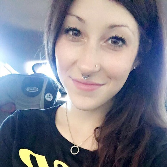 Meet your Posher, Taylor - Picture 1 of 3